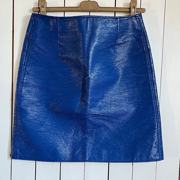 *SOLD* AUTH Courrège vinyl front slit mini skirt - Picture 2 of 8